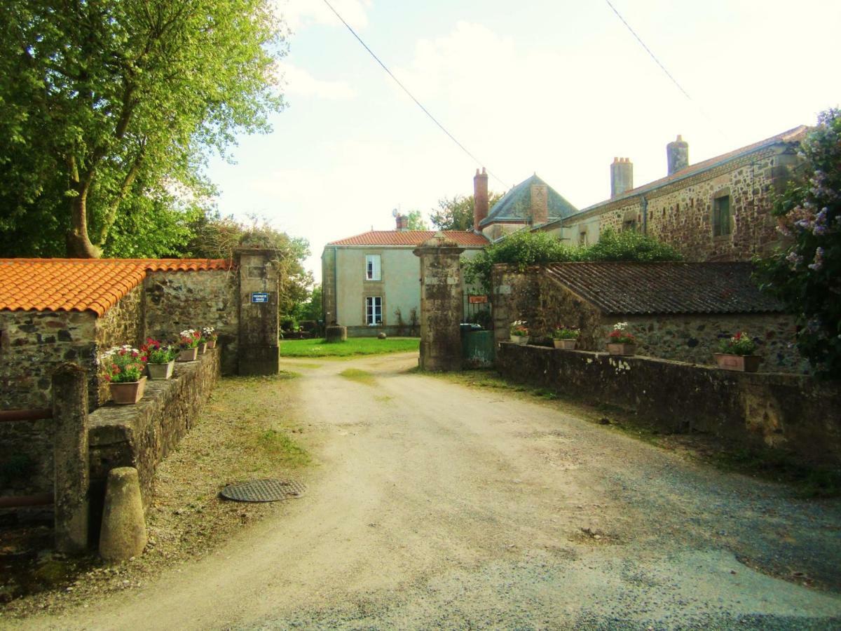 Le Manoir "Aux Douves" Bed and Breakfast Bazoges-en-Paillers Eksteriør billede