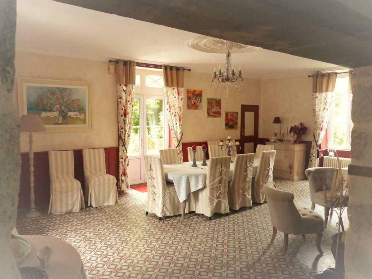 Le Manoir "Aux Douves" Bed and Breakfast Bazoges-en-Paillers Eksteriør billede