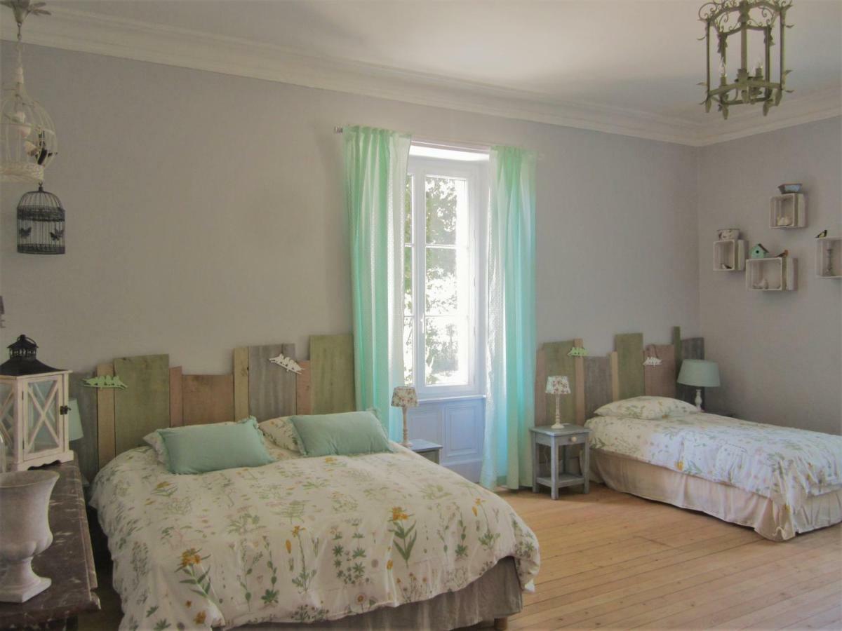 Le Manoir "Aux Douves" Bed and Breakfast Bazoges-en-Paillers Eksteriør billede