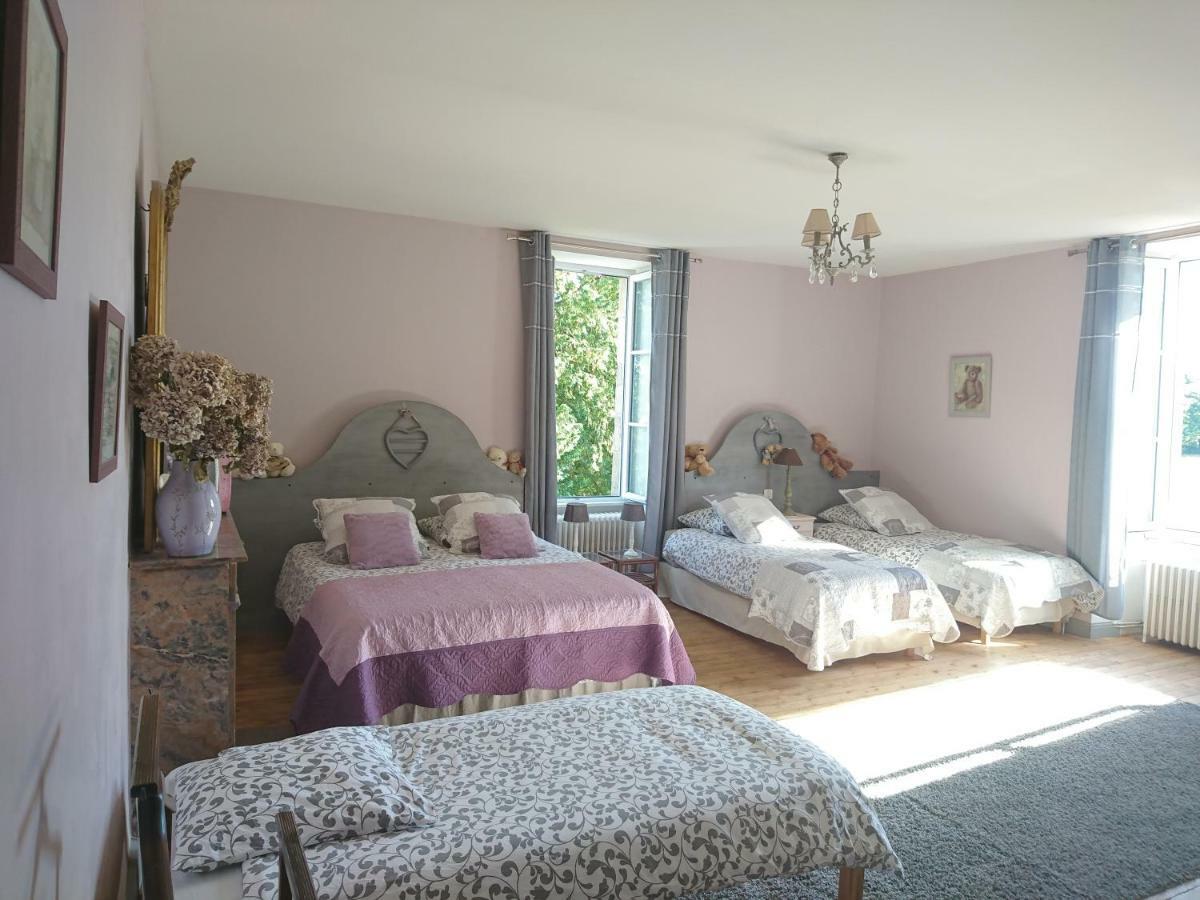 Le Manoir "Aux Douves" Bed and Breakfast Bazoges-en-Paillers Eksteriør billede