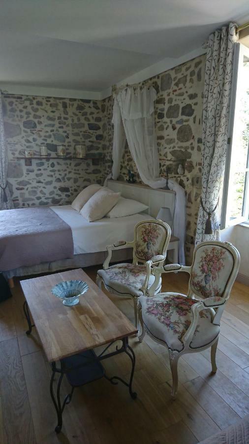 Le Manoir "Aux Douves" Bed and Breakfast Bazoges-en-Paillers Eksteriør billede