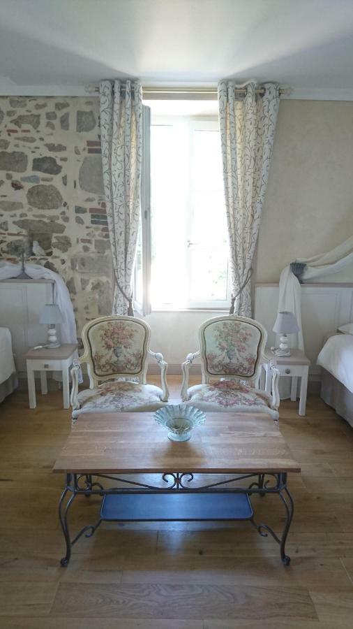 Le Manoir "Aux Douves" Bed and Breakfast Bazoges-en-Paillers Eksteriør billede